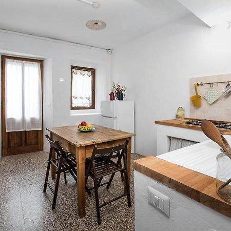 Al Vicolo Del Gallo Appartamento Варалло Экстерьер фото